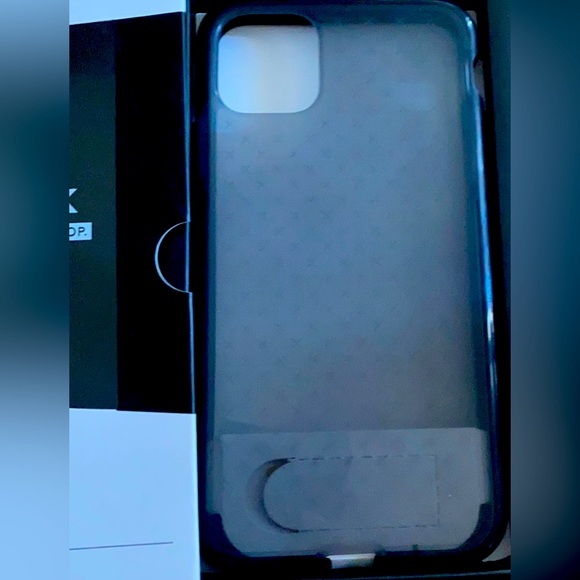 EVOCHECK Tech21 iPhone 11 Pro Max Case - Protective and Stylish Phone Cover - Picture 3 of 4